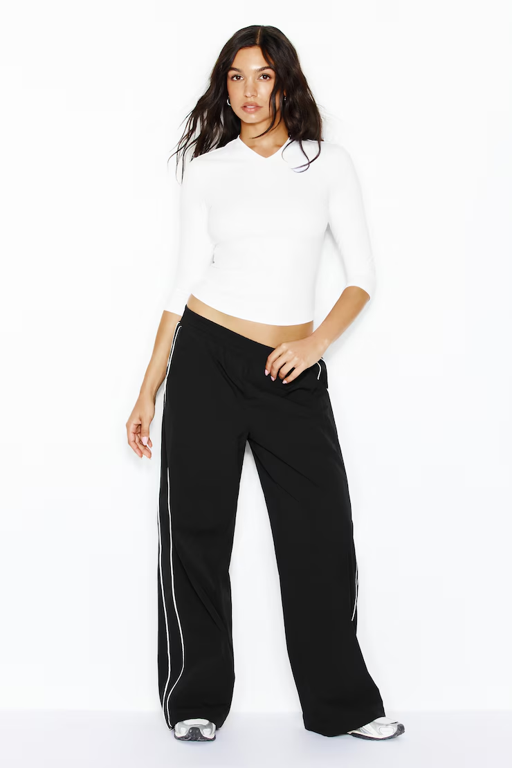 Sleek High V-Neck 3/4 Sleeve Top - Image 4